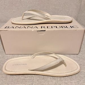 Banana Republic White Flip Flop Sandals Size 8